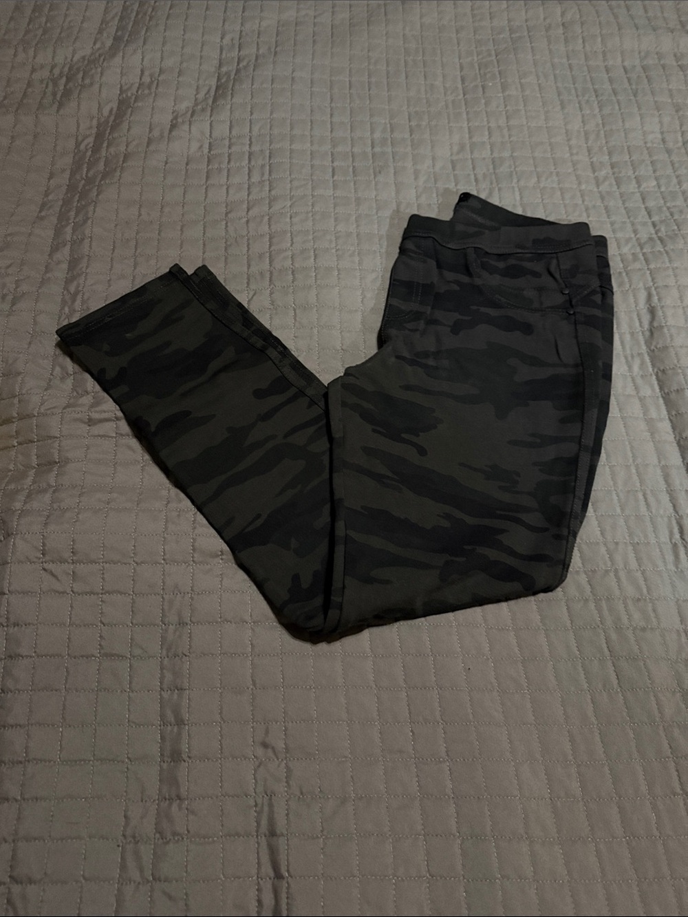 Sanctuary women’s Camo Jogger Pants - Dark Green/Black